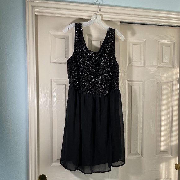 Forever 21 Dresses & Skirts - Black sparkly mini dress